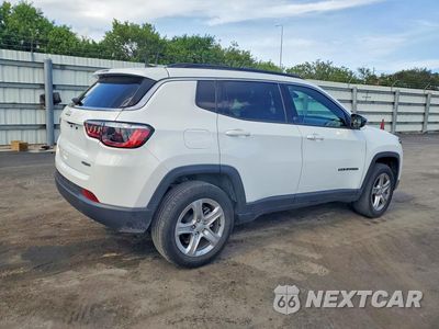 Trzecie zdjęcie samochodu z tyłu: 2023 JEEP COMPASS LATITUDE VIN:3C4NJDBN0PT559841 - miniatura
