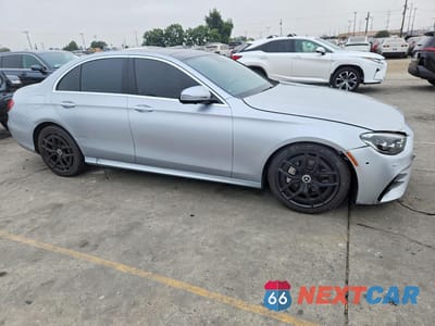 Czwarte zdjęcie samochodu z boku: 2021 MERCEDES-BENZ E 350 VIN:W1KZF8DB7MA925655 - miniatura