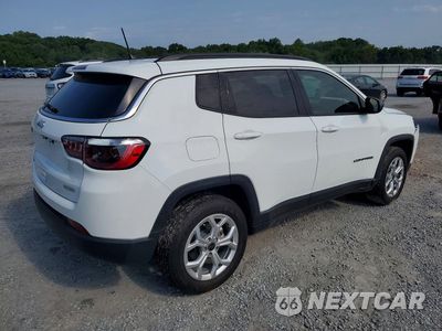 Trzecie zdjęcie samochodu z tyłu: 2025 JEEP COMPASS LATITUDE VIN:3C4NJDBN2ST549482 - miniatura