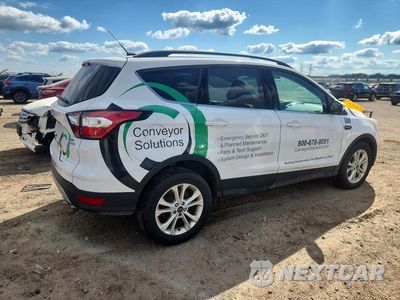 Trzecie zdjęcie samochodu z tyłu: 2018 FORD ESCAPE SE VIN:1FMCU0GD8JUB37753 - miniatura