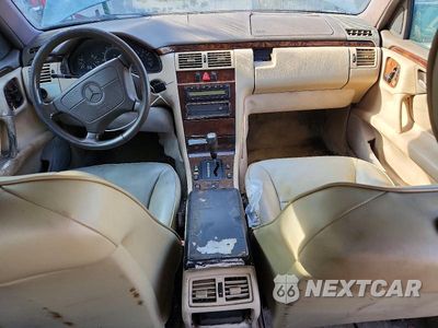 Zdjęcie 8 z 12 samochodu: 1996 MERCEDES-BENZ E 320 VIN:WDBJF55F2TJ019255 - miniatura
