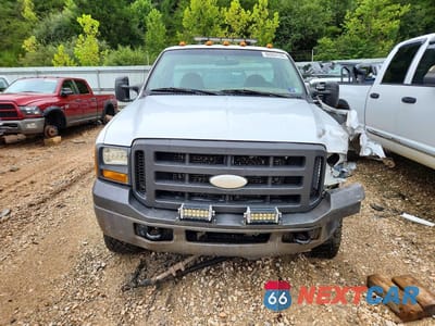 Piąte zdjęcie samochodu w środku: 2005 FORD F350 SRW SUPER DUTY VIN:1FTWF31P35ED17352 - miniatura
