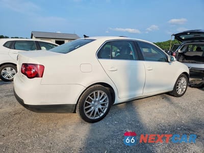 Trzecie zdjęcie samochodu z tyłu: 2010 VOLKSWAGEN JETTA SE VIN:3VWRZ7AJ4AM051798 - miniatura