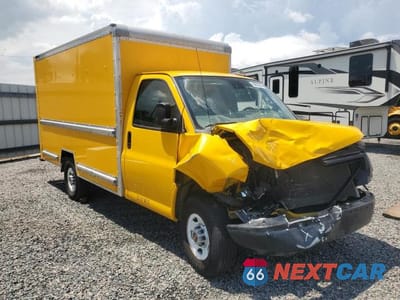 Czwarte zdjęcie samochodu z boku: 2022 GMC SAVANA BOX TRUCK VIN:1GD07RFP9N1162825 - miniatura