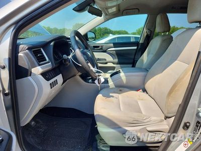 Zdjęcie 7 z 13 samochodu: 2018 TOYOTA HIGHLANDER LE VIN:5TDZARFH2JS035675 - miniatura