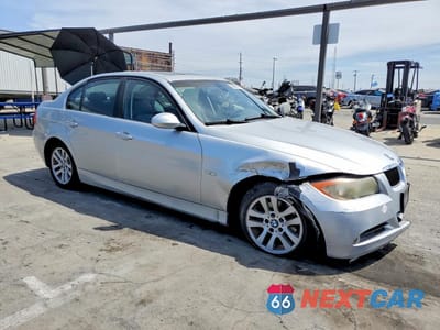 Czwarte zdjęcie samochodu z boku: 2006 BMW 325 I VIN:WBAVB13526PT17188 - miniatura