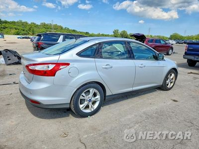 Trzecie zdjęcie samochodu z tyłu: 2014 FORD FOCUS SE VIN:1FADP3F2XEL155111 - miniatura