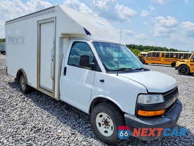 Czwarte zdjęcie samochodu z boku: 2021 CHEVROLET EXPRESS G3500 VIN:1GB0GSF71M1144866 - miniatura