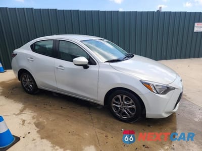 Czwarte zdjęcie samochodu z boku: 2020 TOYOTA YARIS LE VIN:3MYDLBYV1LY715806 - miniatura