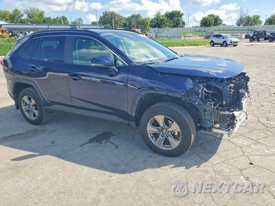 Czwarte zdjęcie samochodu z boku: 2025 TOYOTA RAV4 HYBRID XLE VIN:4T3RWRFV1SU201692 - miniatura