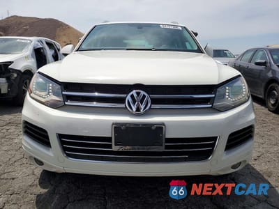 Piąte zdjęcie samochodu w środku: 2011 VOLKSWAGEN TOUAREG V6 VIN:WVGFF9BP7BD000964 - miniatura