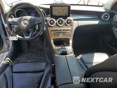 Zdjęcie 8 z 12 samochodu: 2015 MERCEDES-BENZ C 300 4MATIC VIN:55SWF4KB8FU073463 - miniatura