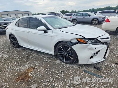 Czwarte zdjęcie samochodu z boku: 2018 TOYOTA CAMRY XSE VIN:4T1B61HK9JU155395 - miniatura