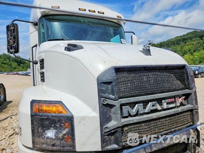Piąte zdjęcie samochodu w środku: 2020 MACK ANTHEM SEMI TRUCK VIN:1M1AN4GY5LM018502 - miniatura