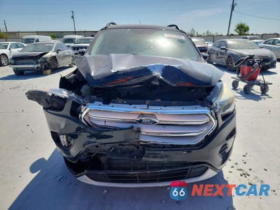 Piąte zdjęcie samochodu w środku: 2018 FORD ESCAPE SE VIN:1FMCU9GD1JUC10644 - miniatura