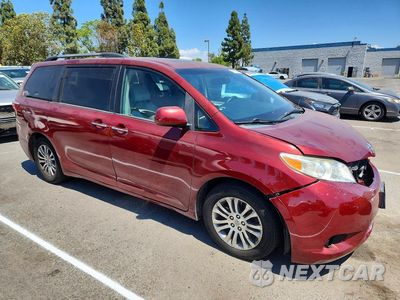 Czwarte zdjęcie samochodu z boku: 2015 TOYOTA SIENNA XLE 8-PASSENGER VIN:5TDYK3DC9FS591955 - miniatura
