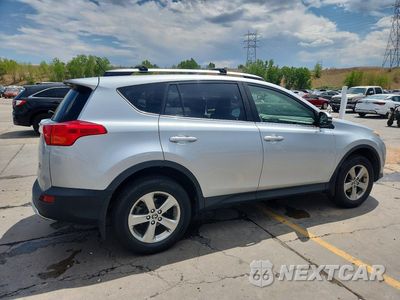 Trzecie zdjęcie samochodu z tyłu: 2015 TOYOTA RAV4 XLE VIN:JTMRFREV1FD125640 - miniatura
