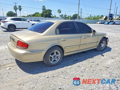 Trzecie zdjęcie samochodu z tyłu: 2004 HYUNDAI SONATA V6 VIN:KMHWF25H44A940283 - miniatura