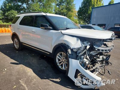 Czwarte zdjęcie samochodu z boku: 2017 FORD EXPLORER XLT VIN:1FM5K7D89HGB62099 - miniatura