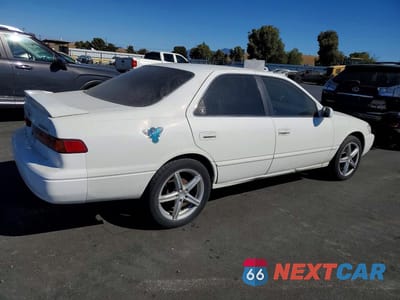 Trzecie zdjęcie samochodu z tyłu: 1998 TOYOTA CAMRY LE VIN:4T1BG22K8WU213371 - miniatura
