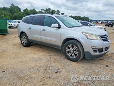 Czwarte zdjęcie samochodu z boku: 2017 CHEVROLET TRAVERSE LT VIN:1GNKRHKDXHJ190450 - miniatura
