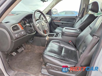 Zdjęcie 7 z 12 samochodu: 2011 CHEVROLET SUBURBAN K1500 LT VIN:1GNSKJE36BR139762 - miniatura