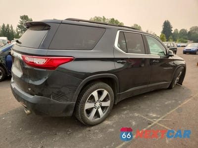 Trzecie zdjęcie samochodu z tyłu: 2020 CHEVROLET TRAVERSE LT VIN:1GNEVHKW8LJ143226 - miniatura