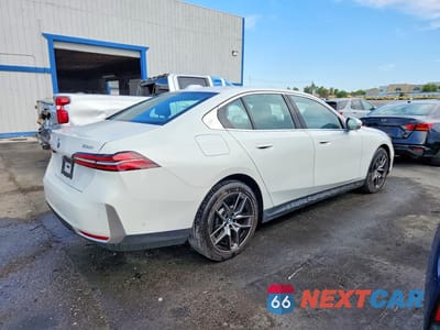 Trzecie zdjęcie samochodu z tyłu: 2026 BMW 530 I VIN:WBA43FJ05TCV65080 - miniatura
