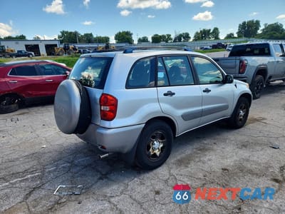 Trzecie zdjęcie samochodu z tyłu: 2005 TOYOTA RAV4 BASE VIN:JTEHD20V556042565 - miniatura