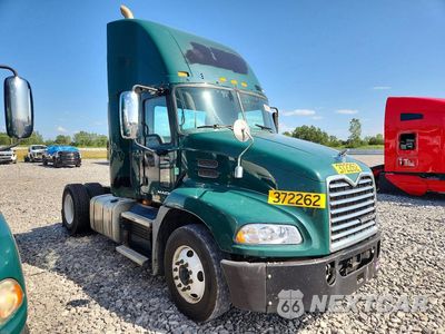 Czwarte zdjęcie samochodu z boku: 2018 MACK CXU612 SEMI TRUCK VIN:1M1AW01X1JM010593 - miniatura