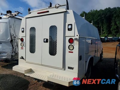 Trzecie zdjęcie samochodu z tyłu: 2014 FORD ECONOLINE E350 SUPER DUTY CUTAWAY VAN VIN:1FDWE3FLXEDB15635 - miniatura