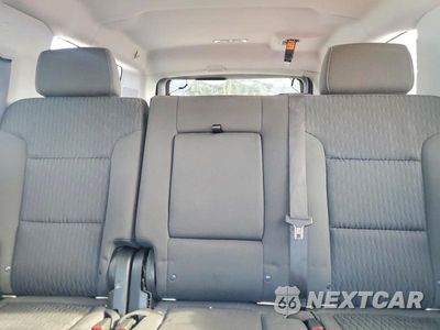 Zdjęcie 10 z 13 samochodu: 2018 CHEVROLET SUBURBAN C1500 LS VIN:1GNSCGKC8JR397400 - miniatura