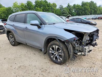 Czwarte zdjęcie samochodu z boku: 2023 TOYOTA HIGHLANDER HYBRID XLE VIN:5TDKBRCH0PS585579 - miniatura
