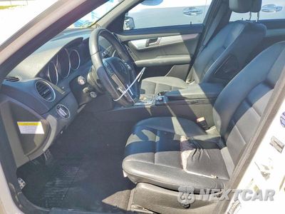 Zdjęcie 7 z 12 samochodu: 2013 MERCEDES-BENZ C 250 VIN:WDDGF4HB2DA767462 - miniatura