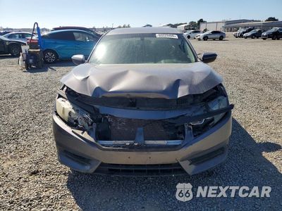 Piąte zdjęcie samochodu w środku: 2018 HONDA CIVIC LX VIN:2HGFC2E59JH552614 - miniatura