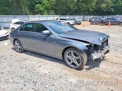 Czwarte zdjęcie samochodu z boku: 2017 MERCEDES-BENZ E 300 4MATIC VIN:WDDZF4KB3HA081499 - miniatura