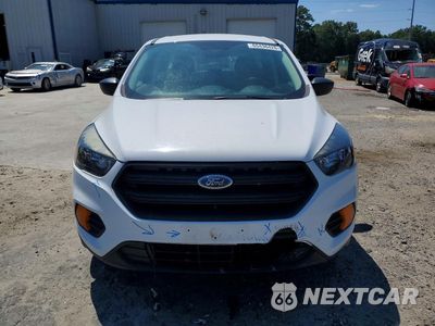 Piąte zdjęcie samochodu w środku: 2018 FORD ESCAPE S VIN:1FMCU0F73JUC26951 - miniatura