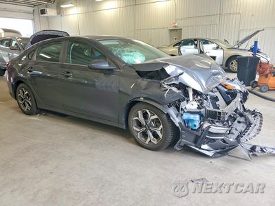 Czwarte zdjęcie samochodu z boku: 2019 KIA FORTE LXS VIN:3KPF24AD6KE059027 - miniatura
