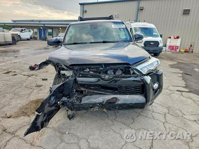 Piąte zdjęcie samochodu w środku: 2020 TOYOTA 4RUNNER SR5 VIN:JTEZU5JR2L5227859 - miniatura
