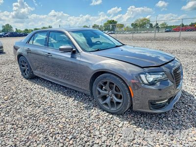 Czwarte zdjęcie samochodu z boku: 2021 CHRYSLER 300 S VIN:2C3CCABG8MH640743 - miniatura