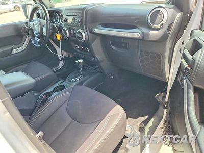 Zdjęcie 8 z 13 samochodu: 2014 JEEP WRANGLER UNLIMITED SAHARA VIN:1C4BJWEG0EL206987 - miniatura