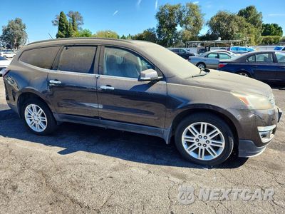 Czwarte zdjęcie samochodu z boku: 2015 CHEVROLET TRAVERSE LT VIN:1GNKRGKD5FJ195319 - miniatura