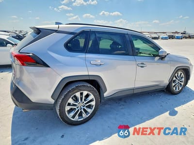Trzecie zdjęcie samochodu z tyłu: 2022 TOYOTA RAV4 XLE PREMIUM VIN:2T3C1RFV1NC181826 - miniatura