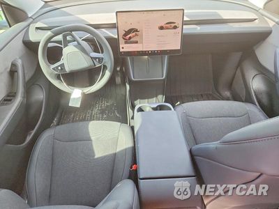 Zdjęcie 8 z 14 samochodu: 2026 TESLA MODEL Y VIN:7SAYGDED5TA602917 - miniatura