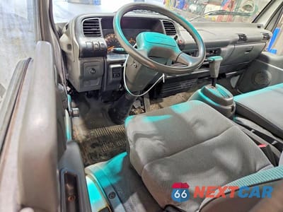 Zdjęcie 8 z 12 samochodu: 2000 ISUZU NPR VIN:4KLC4B1R2YJ802307 - miniatura