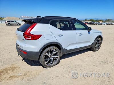 Trzecie zdjęcie samochodu z tyłu: 2021 VOLVO XC40 T5 R-DESIGN VIN:YV4162UMXM2605551 - miniatura