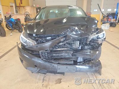 Piąte zdjęcie samochodu w środku: 2017 KIA FORTE LX VIN:3KPFL4A71HE034228 - miniatura
