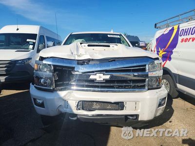 Piąte zdjęcie samochodu w środku: 2019 CHEVROLET SILVERADO K2500 HIGH COUNTRY VIN:1GC1KUEYXKF219777 - miniatura