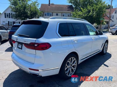 Trzecie zdjęcie samochodu z tyłu: 2019 BMW X7 XDRIVE50I VIN:5UXCX4C57KLS36314 - miniatura