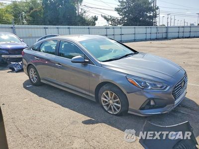 Czwarte zdjęcie samochodu z boku: 2018 HYUNDAI SONATA SE VIN:5NPE24AF7JH712780 - miniatura